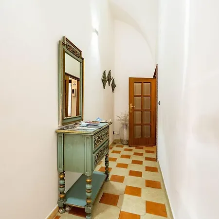 San Lorenzo לינה וארוחת בוקר 4*